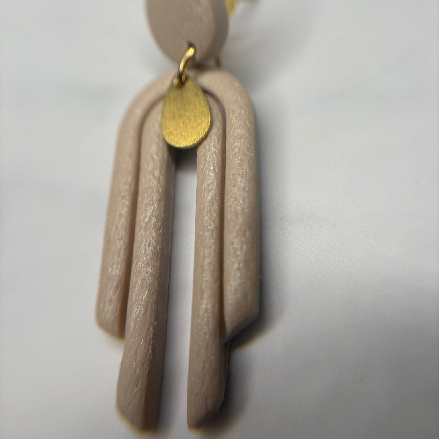 Arch oorbellen – Regenboogvorm & grafisch design - Blossoms Beauty