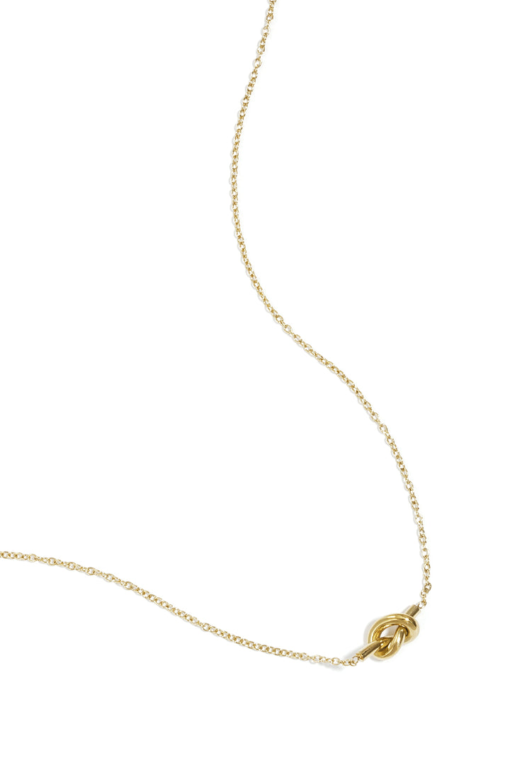 simpele ketting met geknoopte bedel