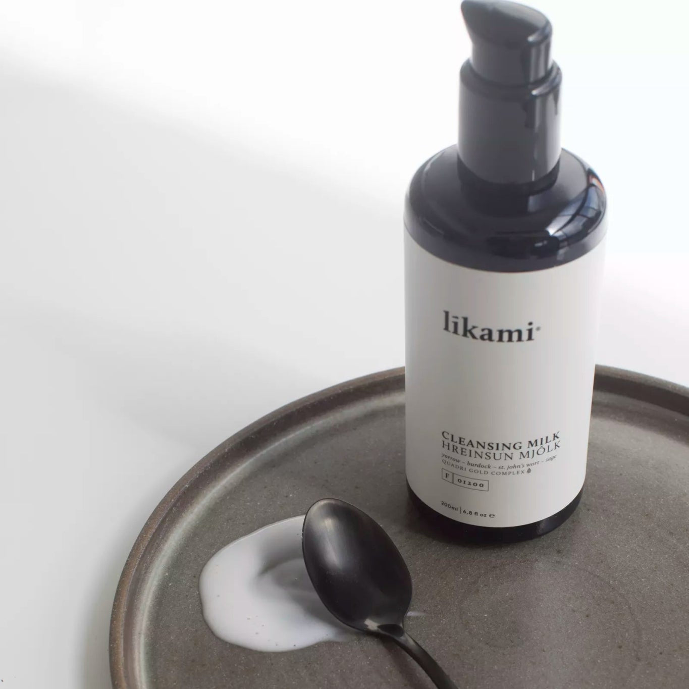 Líkami Cleansing Milk – Hydraterende Gezichtsreiniger | 200 ml - Blossoms Beauty