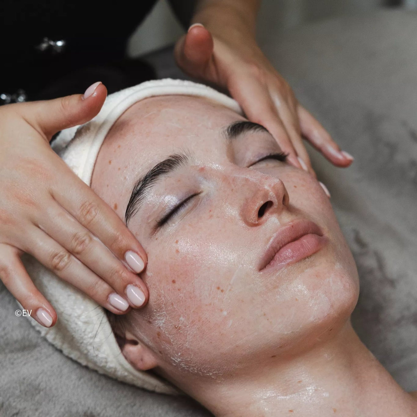 Líkami Wellness Headband – Zachte badstof haarband voor een moeiteloze skincare routine - Blossoms Beauty