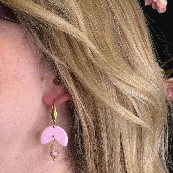 Luna Gem oorbellen – Halve maan & sprankelend detail - Blossoms Beauty